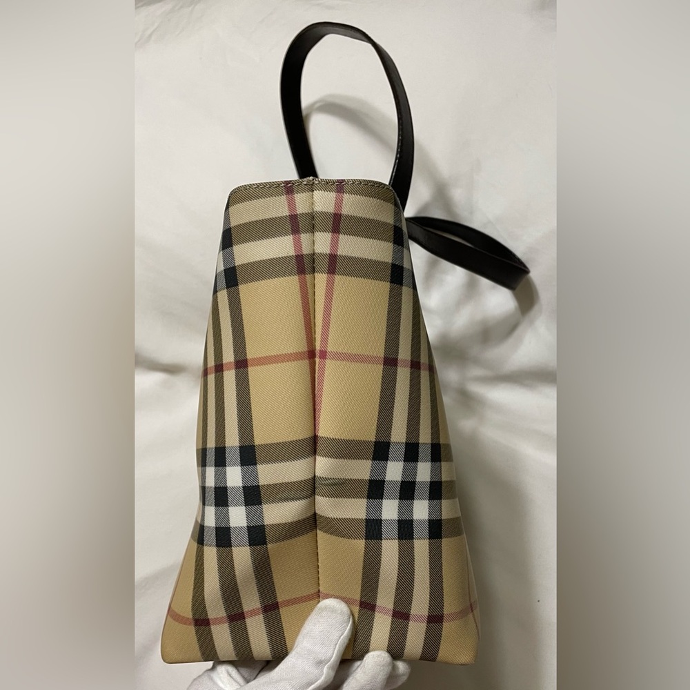 Burberry Authentic Vintage Tan and Black Checkered Tote Bag - Picture 4 of 16
